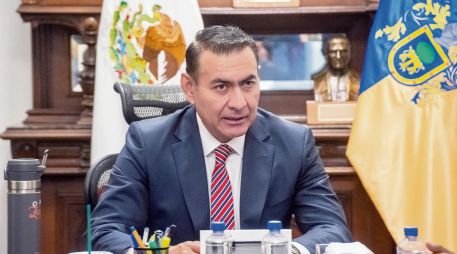 Salvador Zamora Zamora encabezó la reunión con conductores de plataformas. ESPECIAL