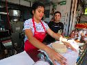 Consumidores en Guadalajara expresan incertidumbre ante un posible aumento en el precio de la tortilla. En los negocios se oferta entre los 24 y 27 pesos el kilo, pero en otras ciudades del país se vende hasta en 35.EL INFORMADOR/J. Acosta