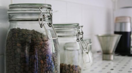 Los frascos de vidrio podrían convertirse en tu aliado número uno a la hora de almacenar alimentos. PIXABAY
