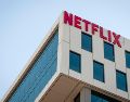 Netflix atribuyó el incremento a los recientes cambios en los precios de las suscripciones y la mejora de los ingresos publicitarios. EFE/CHRISTIAN MONTERROSA