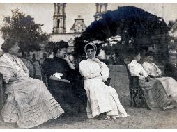 Escena costumbrista de mujeres en Chapala. CORTESÍA