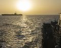 Fotografía tomada de la cuenta oficial en X del Comando Central de Estados Unidos @CENTCOM donde se muestra el buque USS Abraham Lincoln (CVN 72) transitando por el mar Arábigo. EFE/ @CENTCOM
