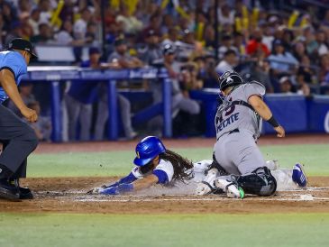Hamilton anotó la quinta carrera en bola ocupada, en una de las acciones mas emocionantes del juego. X/charrosbeisbol