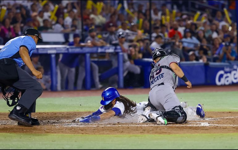 Hamilton anotó la quinta carrera en bola ocupada, en una de las acciones mas emocionantes del juego. CORTESÍA/Charros de Jalisco