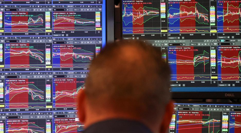 El balance del primer trimestre del año se ubicó en una minusvalía acumulada de 110 mil 596 millones de pesos en los ahorros pensionarios. EFE/S. Yenesel