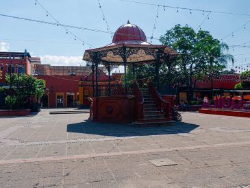 Varios de estos Pueblos Mágicos están a un corto trayecto en carretera, ideales para viajes de ida y vuelta. ESPECIAL / CANVA