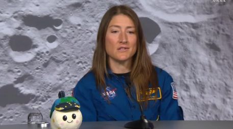 Mediante pruebas de equilibrio, la ingeniera Christina Koch puso a prueba su habilidad motriz. EFE/NASA