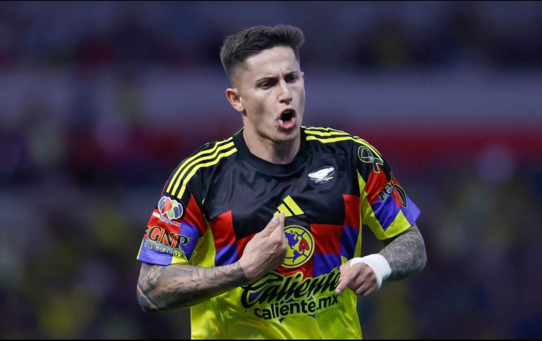 Brian Rodríguez fue el artífice de la victoria azulcrema con goles a los minutos 44 y 50. EFE/S. Gutiérrez