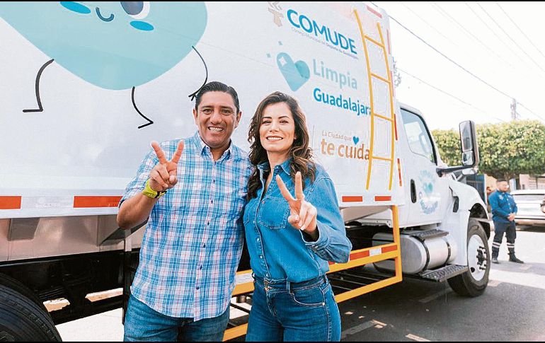 La presidenta de Guadalajara, Verónica Delgadillo, encabezó labores de limpieza y rehabilitación en la unidad deportiva. ESPECIAL