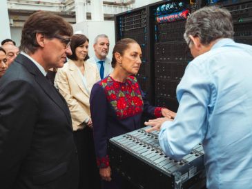 Sheinbaum visitó las instalaciones del BSC, un centro especializado en computación de altas prestaciones que gestiona el MareNostrum. EFE/EPA/Generalitat