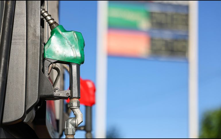 La Profeco continúa con la estrategia de colocación de lonas en las gasolineras que venden el combustible a precios excesivos. EL INFORMADOR/ARCHIVO