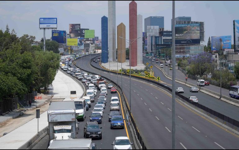Los conductores que ignoran esta restricción se exponen a sanciones que van de 20 a 30 UMAs, lo que en 2026 equivale a multas aproximadas de entre 2 mil 250 y 3 mil 500 pesos. SUN / ARCHIVO