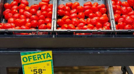 Consumidores han tenido que modificar sus compras y reducir cantidades ante el aumento del precio del jitomate. EL INFORMADOR/A. Navarro