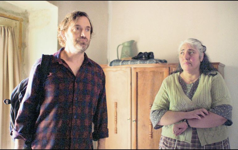 Jonathan Capdevielle y Martha Claudia Moreno, en una escena de la cinta. ESPECIAL