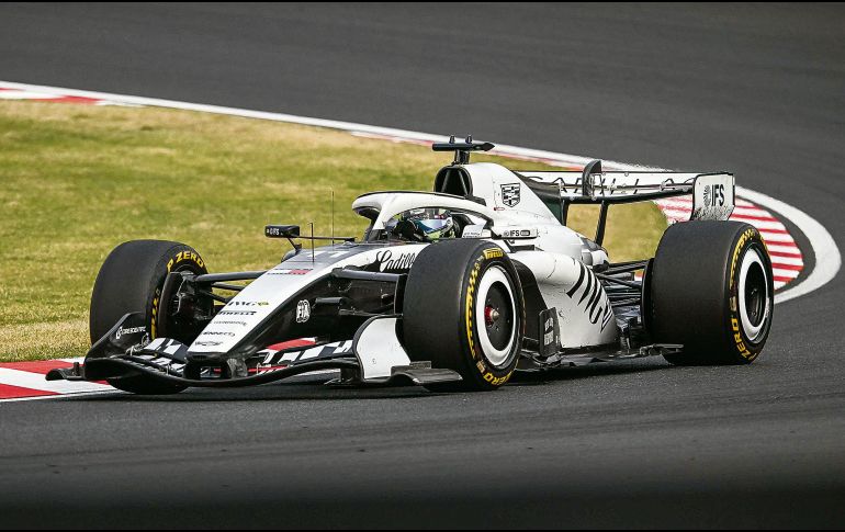 Checo Pérez podría sacar ventaja en duelos cerrados y mejorar su rendimiento. AFP