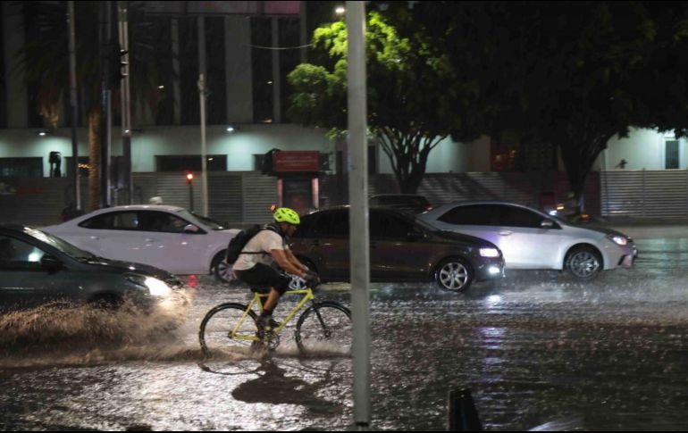 La lluvia de anoche ayudó a la dispersión de contaminantes en el ambiente de la Ciudad de México. SUN/J. Boites