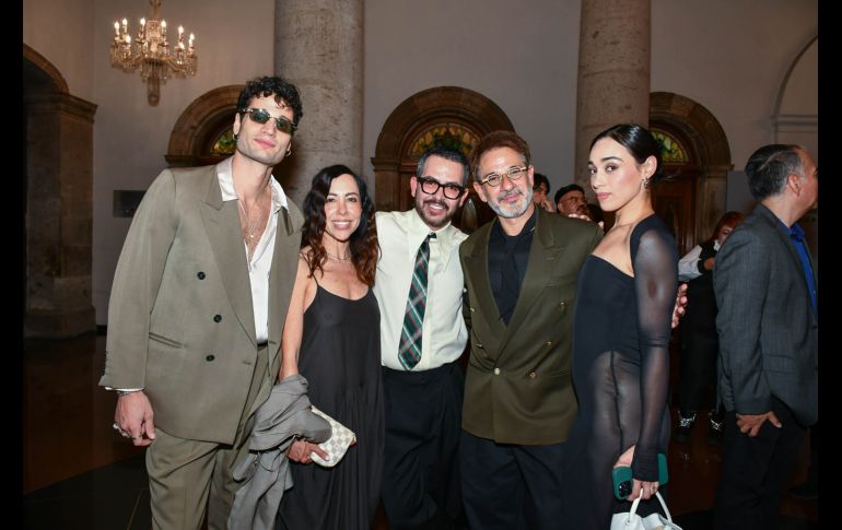 Alosian Vivancos, Alejandra Caro, Manolo Caro, Rodarte Miguel y Natalia Solián. GENTE BIEN JALISCO / Revista del 24 de abril 2026