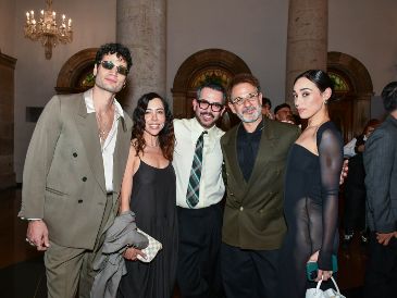 Alosian Vivancos, Alejandra Caro, Manolo Caro, Rodarte Miguel y Natalia Solián. GENTE BIEN JALISCO / Revista del 24 de abril 2026