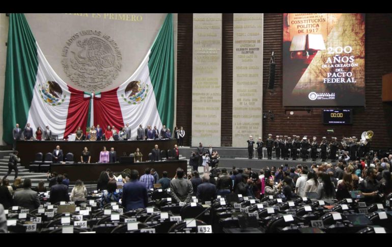 Algunos legisladores no quedaron satisfechos porque la reforma no garantiza el esquema de cinco días de trabajo por dos de descanso. SUN/ARCHIVO