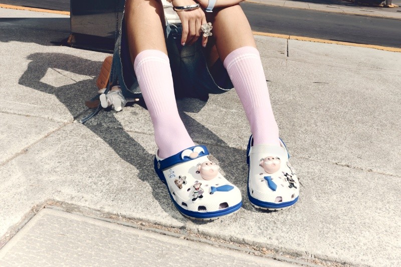 &nbsp;La colección se encuentra disponible desde el 22 de abril en tiendas Crocs seleccionadas en México, en su plataforma oficial y con socios elegidos. EFE/Crocs