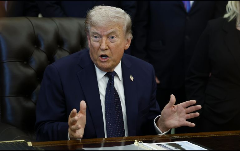 El mandatario asegura no sentir presión por terminarlo, advirtiendo que es Irán quien arriesga su infraestructura petrolera. EFE/W. Oliver