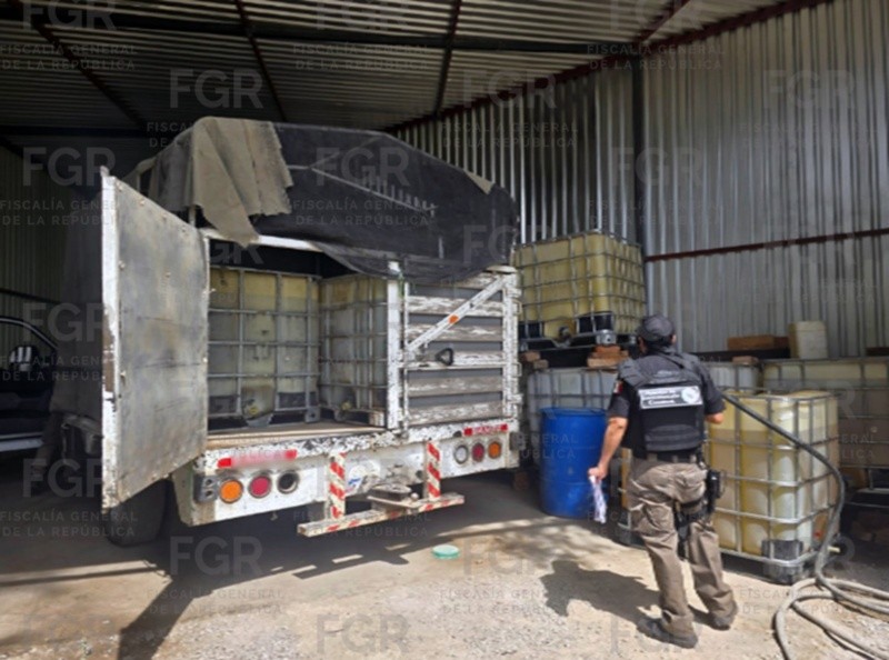 GN localizó  una toma clandestina y una manguera que conducía a un predio con una bodega en su interior. FGR&nbsp;