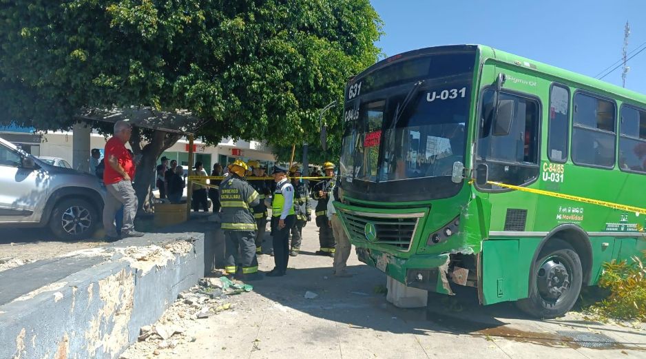 Antonio Hernández Escoto, oficial de Bomberos de Guadalajara, explicó la causa detrás del accidente. ESPECIAL