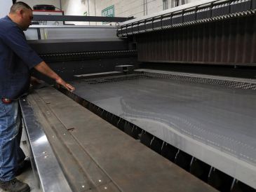 El beneficio consiste en reducir el arancel actual del 50 % aplicado al acero y al aluminio hasta un nivel máximo del 25 %, dependiendo de los compromisos de producción asumidos en territorio estadounidense. EFE/L. Torres