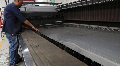 El beneficio consiste en reducir el arancel actual del 50 % aplicado al acero y al aluminio hasta un nivel máximo del 25 %, dependiendo de los compromisos de producción asumidos en territorio estadounidense. EFE/L. Torres