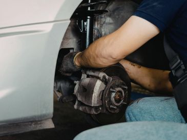 Protección Civil Jalisco insiste en la importancia de tomar precauciones si se planea viajar, con el fin de evitar riesgos durante un día festivo. ESPECIAL / CANVA