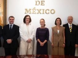 Sheinbaum y Magda Chambriard, la presidenta de Petrobras, en una foto oficial publicad por el Gobierno de México. X/@Claudiashein