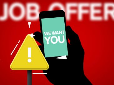 Los ciberdelincuentes utilizan anuncios engañosos en redes sociales, páginas web fraudulentas o incluso intermediarios falsos con el objetivo de reclutar personas que buscan empleo, esto, aprovechándose del Mundial 2026. ESPECIAL / CANVA