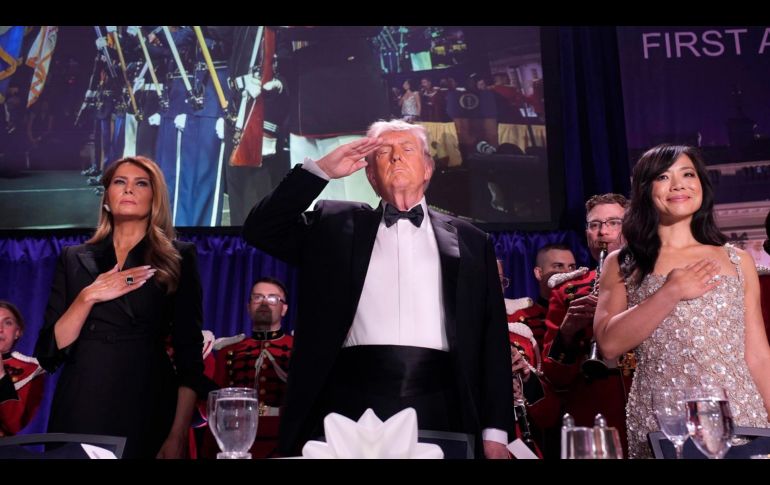 Donald Trump se encuentra bien tras el incidente ocurrido en una cena con corresponsales en Washington. EFE/Y. Gripas