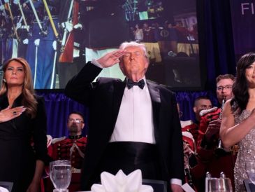 Donald Trump se encuentra bien tras el incidente ocurrido en una cena con corresponsales en Washington. EFE/Y. Gripas