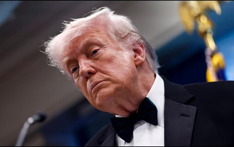 El presidente de Estados Unidos, Donald Trump, durante la rueda de prensa de este sábado en la noche tras el tiroteo en la Cena de Corresponsales de la Casa Blanca. EFE/W. Oliver