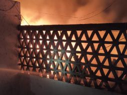 Hasta el momento se desconocen las causas que originaron el fuego en la finca. ESPECIAL/Coordinación Municipal de Protección Civil y Bomberos de Guadalajara