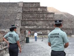 Integrantes de la Guardia Nacional vigilan la zona arqueológica de Teotihuacán. EFE/M. Guzmán