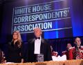 El presidente de Estados Unidos, Donald Trump, junto a la primera dama, Melania Trump, durante la Cena de Corresponsales de la Casa Blanca. EFE/Y. Gripas