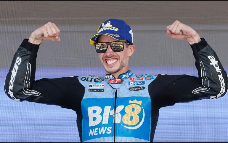 El piloto español de MotoGP Álex Márquez celebra su victoria tras la carrera de motoGP del Gran Premio de España de Motociclismo de 2026. EFE/J. Manuel Vidal