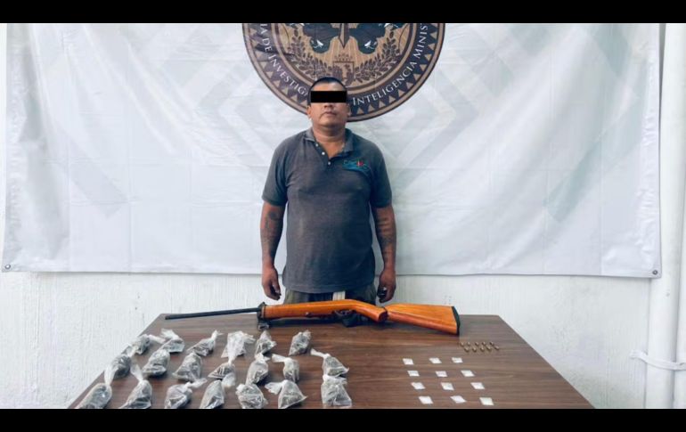 Los soldados y policías interceptaron a un motociclista en el ejido 20 de Noviembre, municipio de Tapachula, donde le realizaron una revisión y encontraron el arma de fuego y la marihuana. ESPECIAL