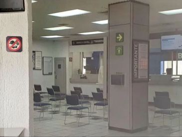 Los usuarios con trámites en ventanilla deberán anticipar sus operaciones para evitar contratiempos. EL INFORMADOR/ ARCHIVO.