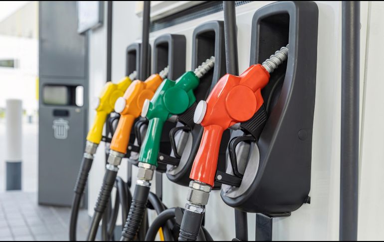 Claudia Sheinbaum detalló que el acuerdo fue alcanzado bajo la coordinación de la Secretaría de Hacienda y Crédito Público, en conjunto con Emilio Romano Mussali, titular de la Asociación de Bancos de México. ESPECIAL / CANVA