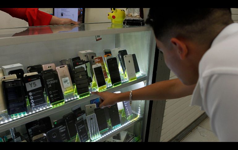 Aunque el Gobierno de México sostiene que el registro de los celulares ayudará a mitigar delitos como la extorsión y el fraude, la mayoría no confía en entregar sus datos personales. EL INFORMADOR/ARCHIVO