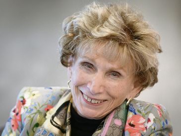 La psicóloga clínica, profesora y escritora posa durante una entrevista el 7 de mayo de 2019, en Lausana. AFP