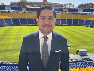 El reportero de TUDN deportes fue detenido por volar un dron sobre una universidad en Johannesburgo. ESPECIAL / IG / @julioiba