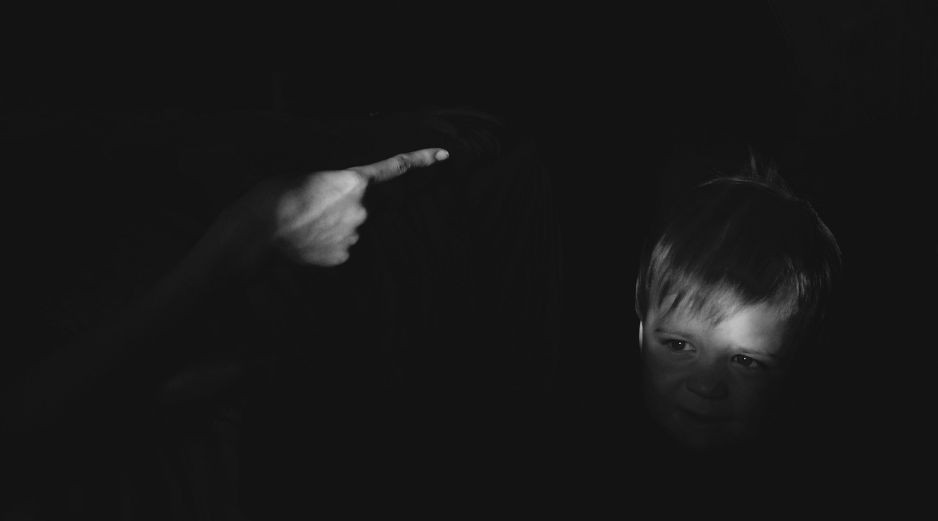 Según los elementos que manejan los investigadores, el sospechoso, un padre de familia de 40 años, violó entre 2020 y 2024 a niños de entre 3 y 9 años que iban a su domicilio para jugar con sus propios hijos. Unsplash