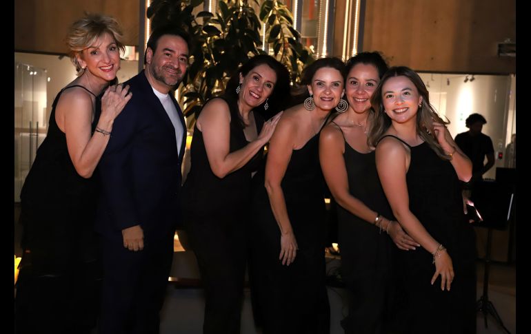 Gladys Issa, Gerardo López, Cecy Flores, Martha Topete, Liz González y Fernanda Ramírez. GENTE BIEN JALISCO/ Claudio Jimeno
