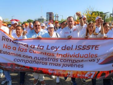 La marcha docente inició en la Glorieta de la Normal, desde donde se concentraron y se dirigieron por el Paseo Alcalde hacia la zona del Santuario. EL INFORMADOR / ARCHIVO