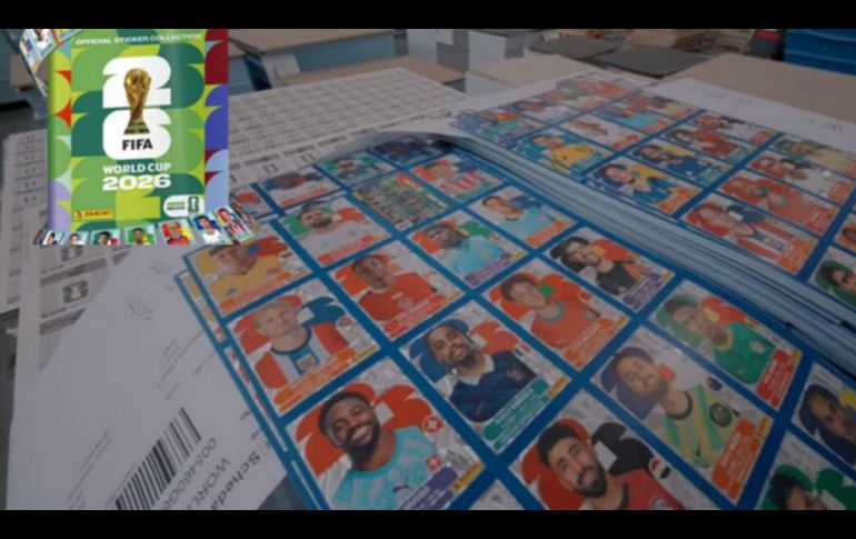 A muchos fans les sorprendió ver cómo se imprimen las codiciadas estampitas del álbum Panini del Mundial 2026. TIKTOK/Alan por el Mundo