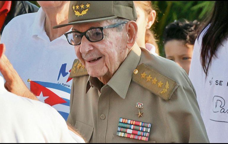 El general cubano Raúl Castro, reapareció en un evento público en una muestra de apoyo al Gobierno. EFE
